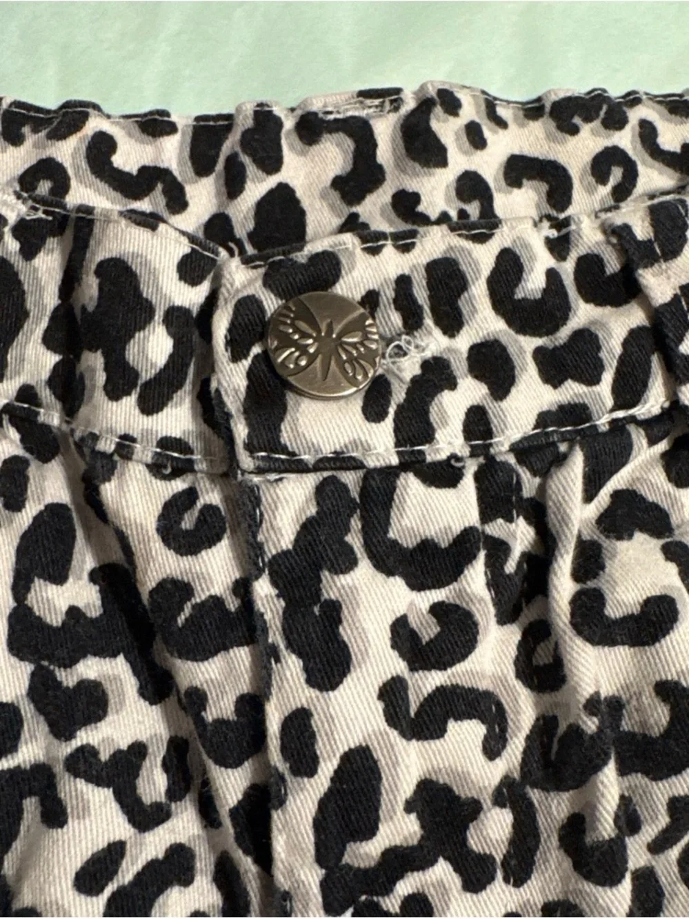 Kids High-Waist Leopard Print Shorts in Pink/Black